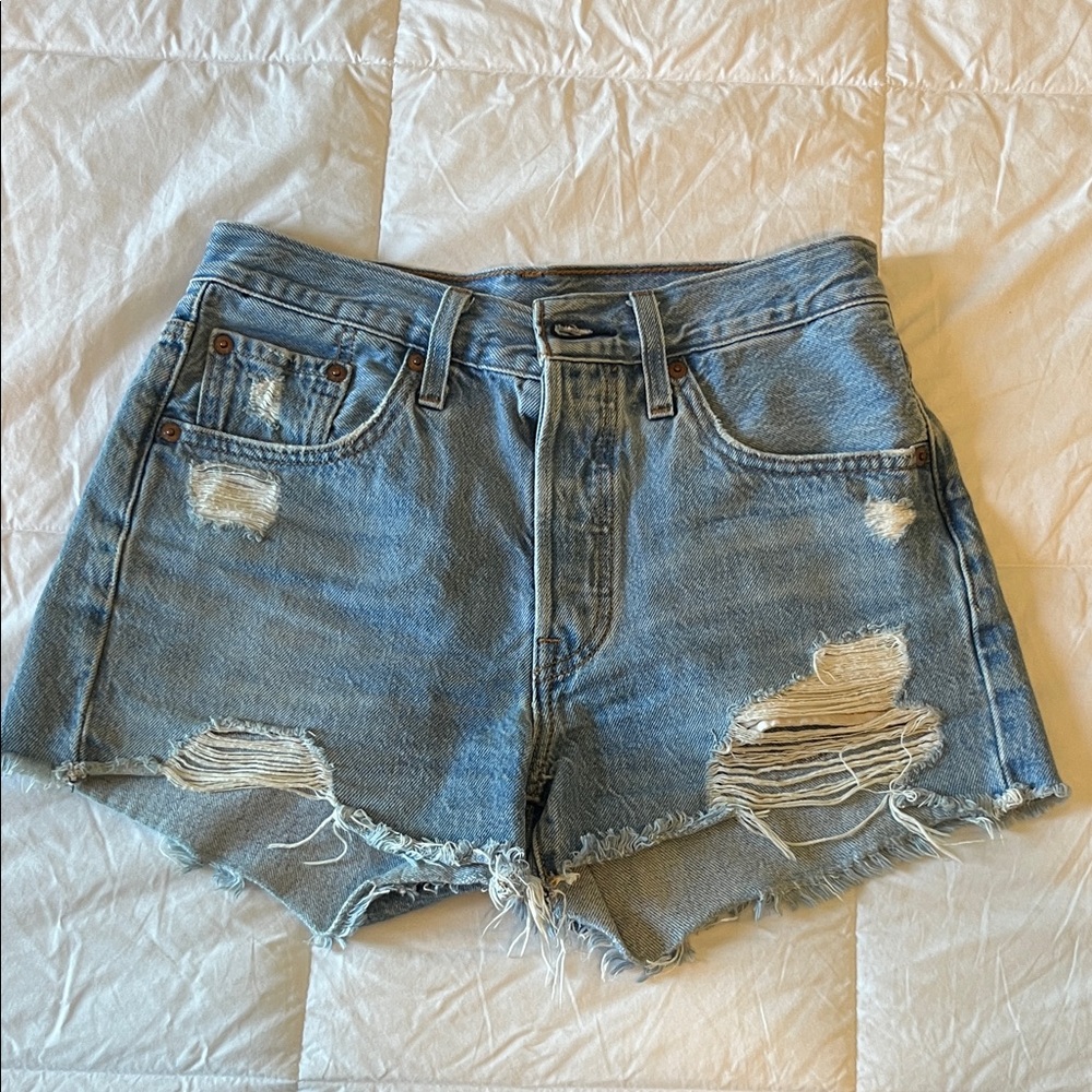 Levi’s denim shorts W25
